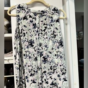 Liz Claiborne, L, top